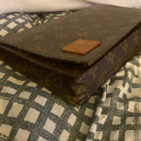 Vintage classic monogram bi fold Louis Vuitton clutch 6”x9.5”x2” - Picture 3 of 7